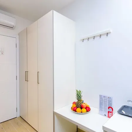 Ξενοδοχείο Rooms4u 4*