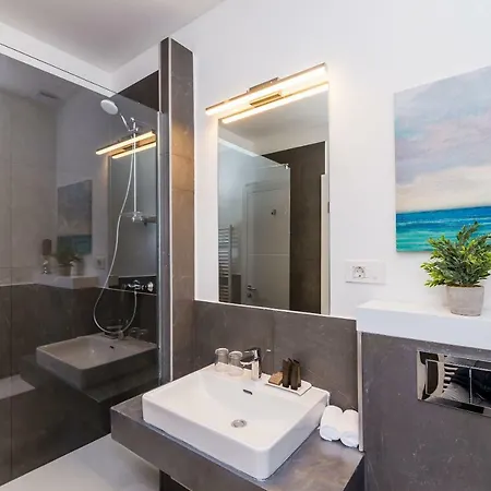 Ξενοδοχείο Rooms4u 4*