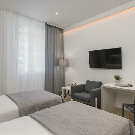 Rooms4u 4*